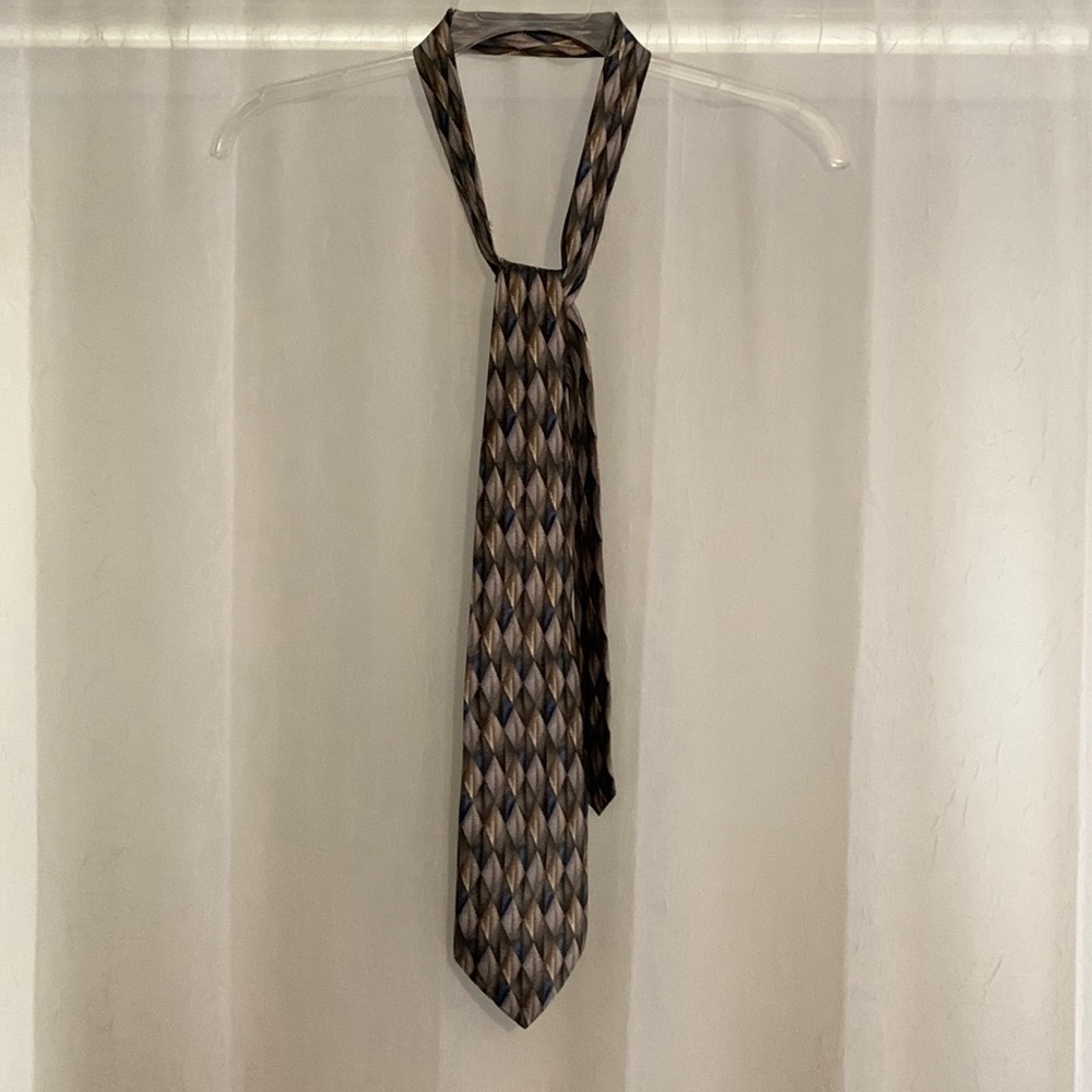 100% silk Necktie, multi-colored diamond pattern, 4” wide